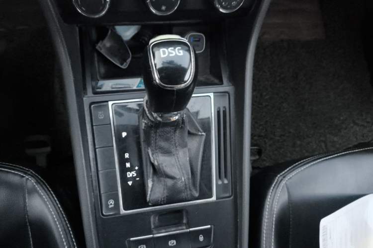 Used Skoda Superb 2018 TSI280 DSG Comfort Edition China VI Standard Gear Lever