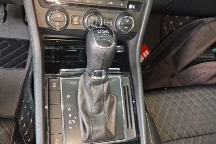 Used Skoda Superb 2018 TSI280 DSG Comfort Edition China V Standard Gear Lever