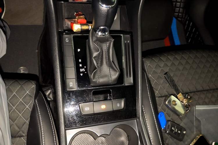 Used Skoda Superb 2018 TSI330 DSG Comfort Edition China V Standard Gear Lever
