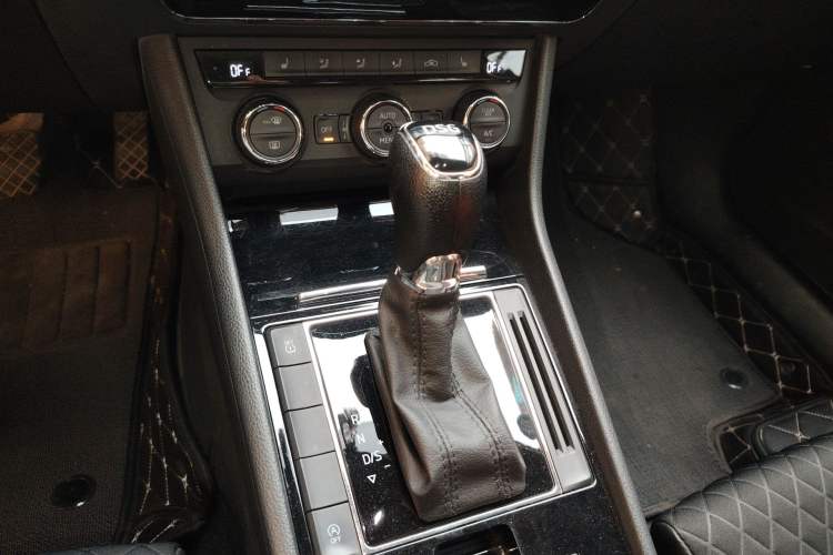 Used Skoda Superb 2018 TSI280 DSG Comfort Edition China V Standard Gear Lever