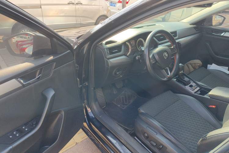 Used Skoda Superb 2018 TSI280 DSG Comfort Edition China V Standard Interior 3