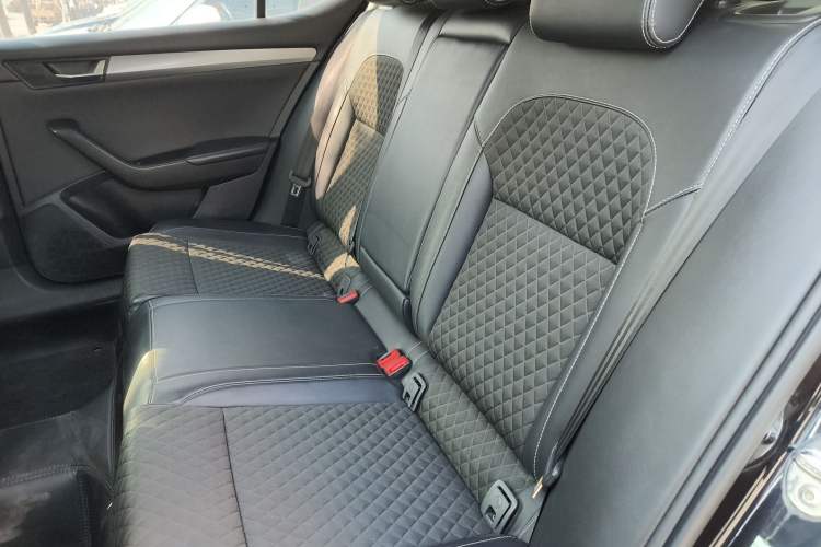 Used Skoda Superb 2018 TSI280 DSG Comfort Edition China V Standard Interior 4