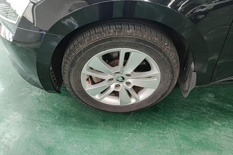 Used Skoda Superb 2018 TSI280 DSG Standard Edition China VI Left Front Wheel Hub