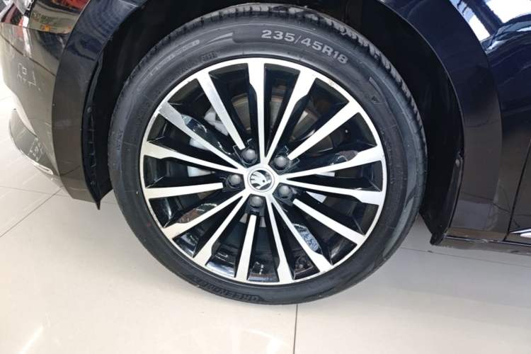Used Skoda Superb 2018 TSI280 DSG Comfort Edition China V Standard Left Front Wheel Hub