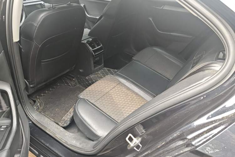 Used Skoda Superb 2018 TSI330 DSG Comfort Edition China VI Standard Left Rear Seat