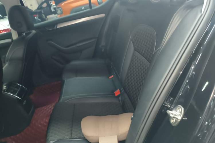 Used Skoda Superb 2018 TSI330 DSG Comfort Edition China V Standard Left Rear Seat