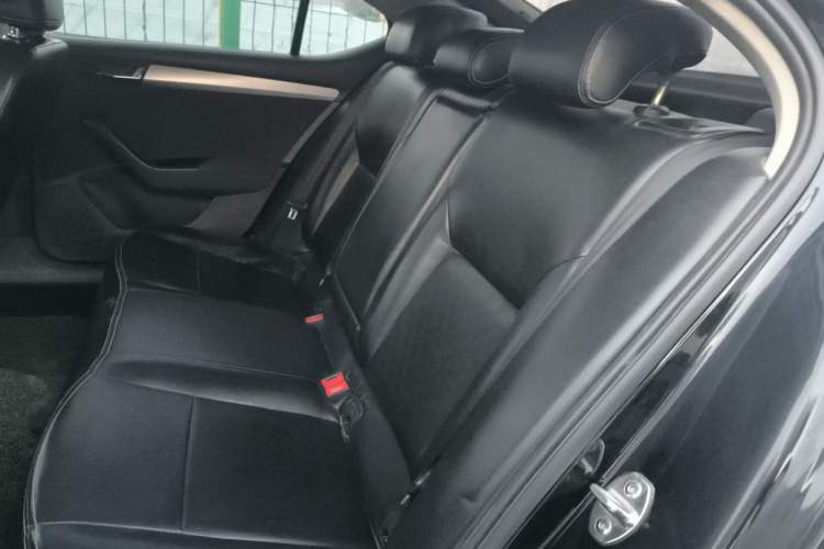 Used Skoda Superb 2018 TSI280 DSG Comfort Edition China VI Standard Left Rear Seat