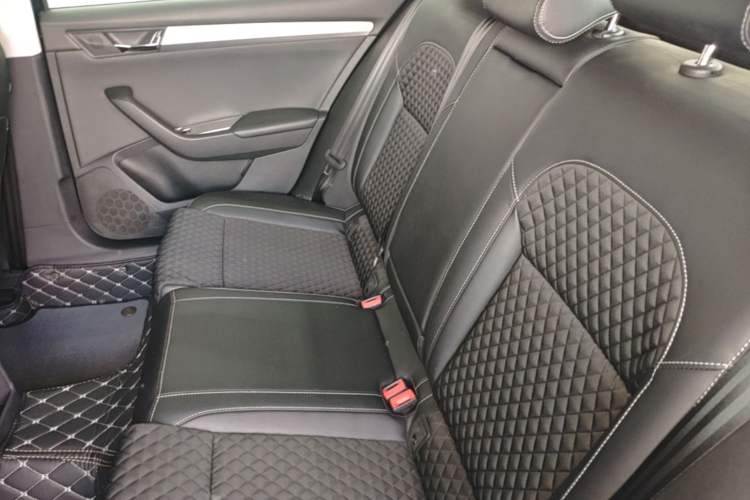 Used Skoda Superb 2018 TSI280 DSG Comfort Edition China V Standard Left Rear Seat