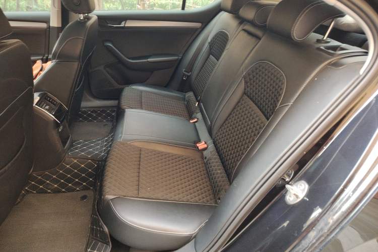 Used Skoda Superb 2018 TSI280 DSG Comfort Edition China V Standard Left Rear Seat