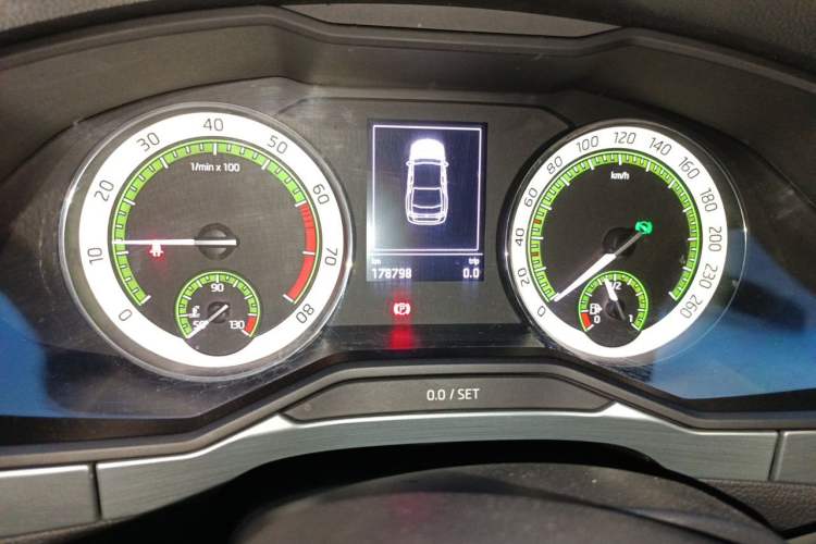 Used Skoda Superb 2018 TSI280 DSG Standard Edition China V Emission Standard Odometer Close Up