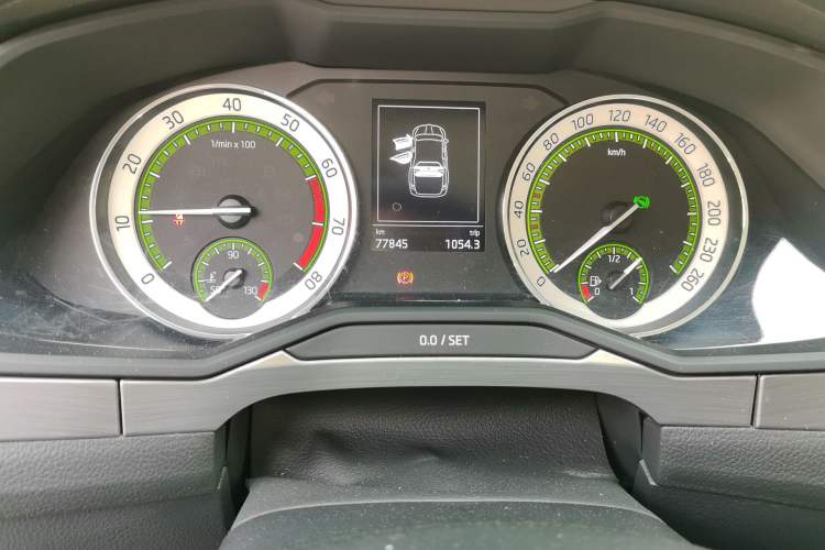 Used Skoda Superb 2018 TSI330 DSG Comfort Edition China VI Standard Odometer Close Up