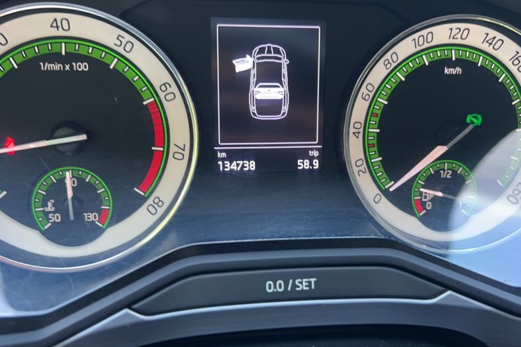 Used Skoda Superb 2018 TSI280 DSG Comfort Edition China V Standard Odometer Close Up