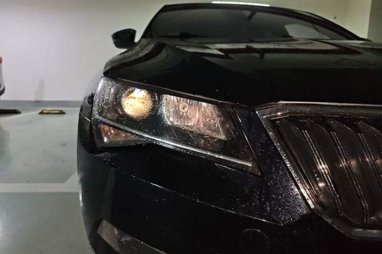 Used Skoda Superb 2018 TSI280 DSG Comfort Edition China V Standard Right Front Headlight