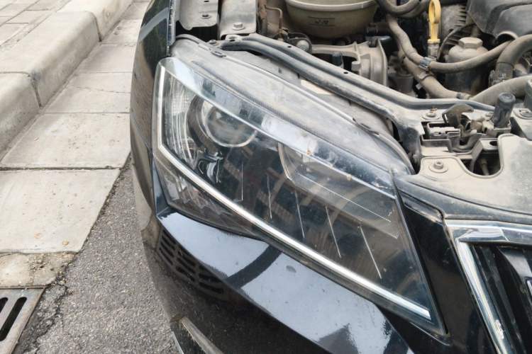 Used Skoda Superb 2018 TSI330 DSG Comfort Edition China V Standard Right Front Headlight