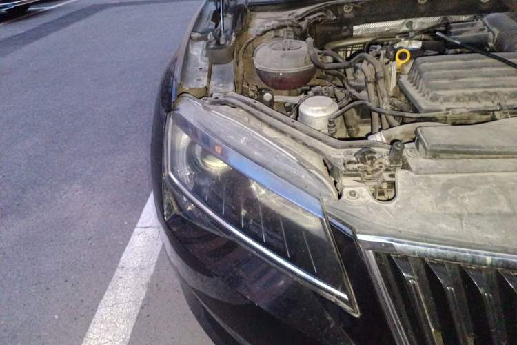 Used Skoda Superb 2018 TSI280 DSG Standard Edition China V Emission Standard Right Front Headlight