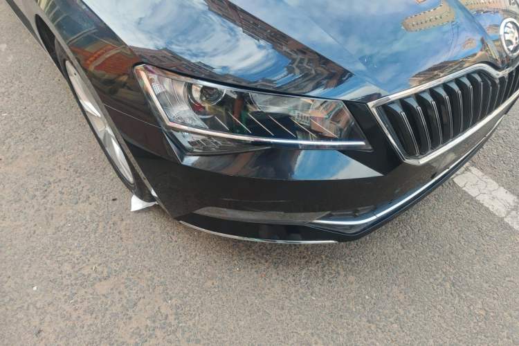 Used Skoda Superb 2018 TSI280 DSG Comfort Edition China V Standard Right Front Headlight