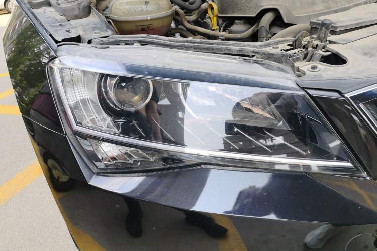 Used Skoda Superb 2018 TSI330 DSG Comfort Edition China VI Standard Right Front Headlight