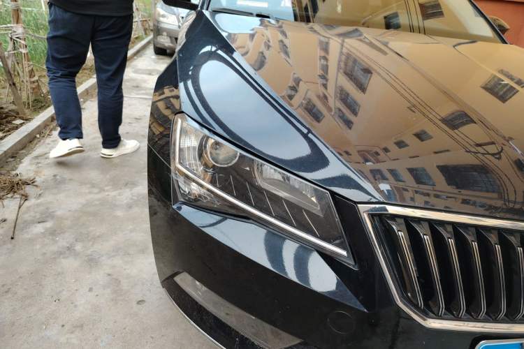 Used Skoda Superb 2018 TSI280 DSG Comfort Edition China V Standard Right Front Headlight