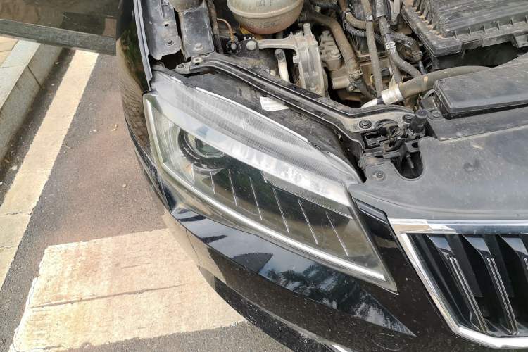 Used Skoda Superb 2018 TSI280 DSG Standard Edition China V Emission Standard Right Front Headlight