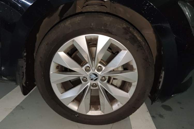 Used Skoda Superb 2018 TSI280 DSG Comfort Edition China V Standard Right Front Wheel Hub