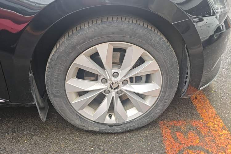 Used Skoda Superb 2018 TSI330 DSG Comfort Edition China VI Standard Right Front Wheel Hub