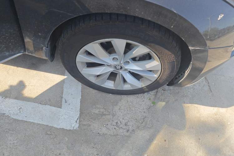 Used Skoda Superb 2018 TSI280 DSG Comfort Edition China V Standard Right Front Wheel Hub