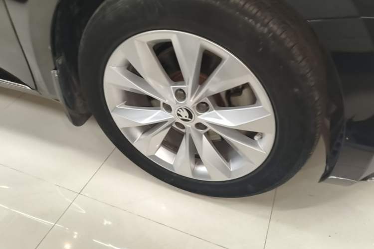 Used Skoda Superb 2018 TSI330 DSG Comfort Edition China V Standard Right Front Wheel Hub