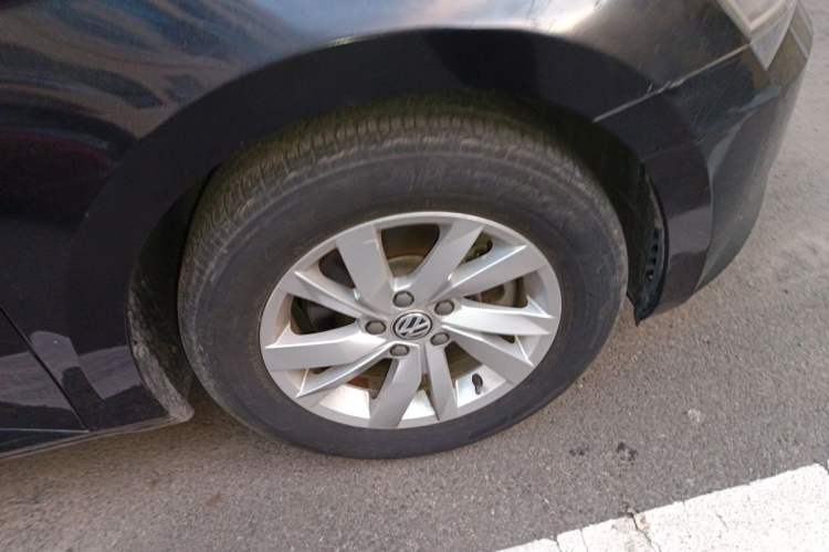 Used Skoda Superb 2018 TSI280 DSG Standard Edition China V Emission Standard Right Front Wheel Hub