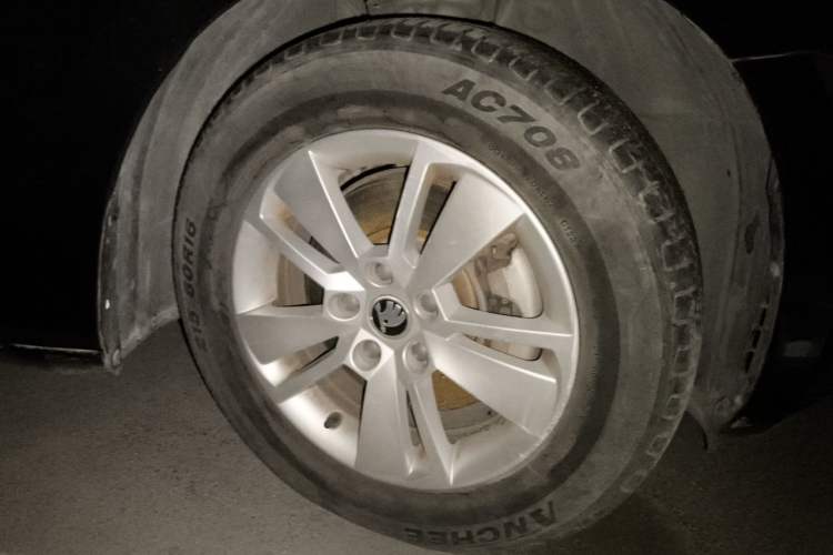 Used Skoda Superb 2018 TSI280 DSG Comfort Edition China VI Standard Right Front Wheel Hub