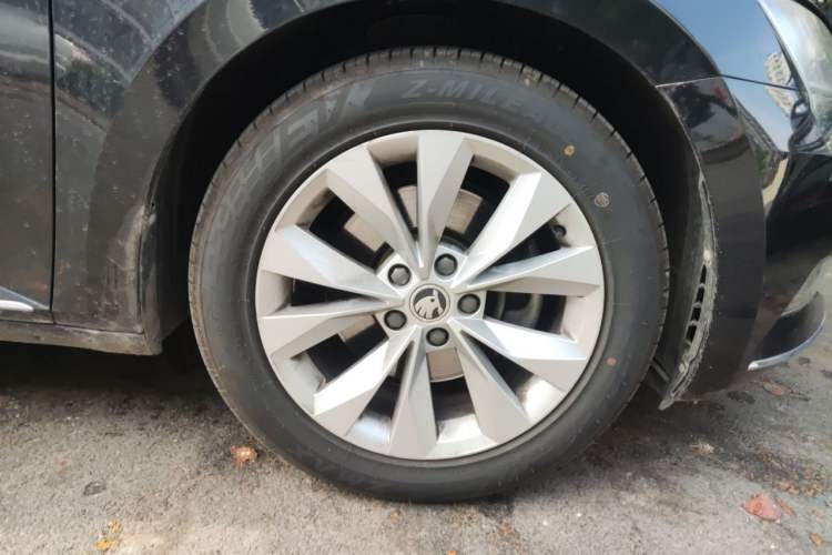 Used Skoda Superb 2018 TSI280 DSG Comfort Edition China V Standard Right Front Wheel Hub