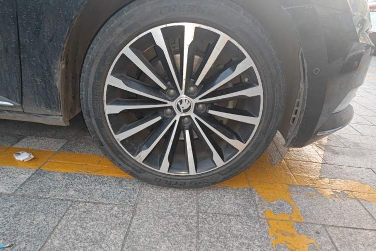 Used Skoda Superb 2018 TSI330 DSG Luxury Edition China V Standard Right Front Wheel Hub