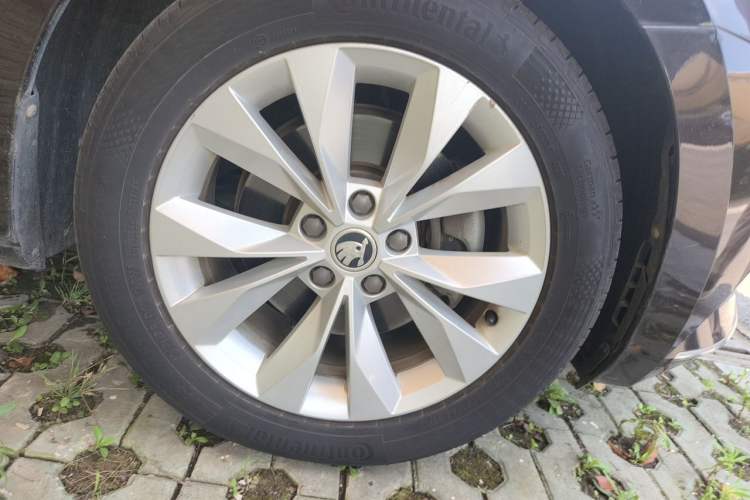 Used Skoda Superb 2018 TSI330 DSG Comfort Edition China V Standard Right Front Wheel Hub