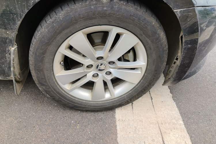 Used Skoda Superb 2018 TSI280 DSG Standard Edition China V Emission Standard Right Front Wheel Hub