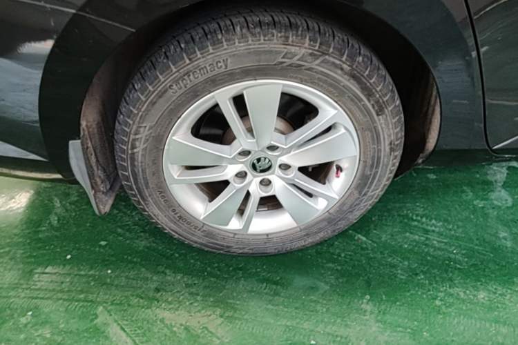 Used Skoda Superb 2018 TSI280 DSG Standard Edition China VI Right Rear Wheel Hub
