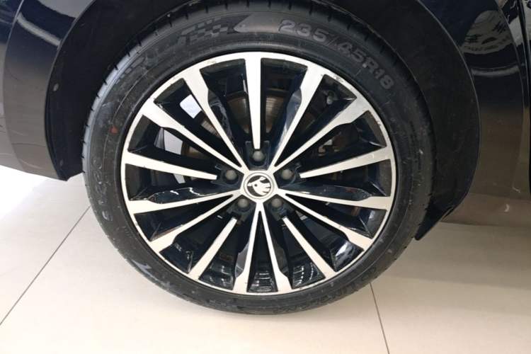 Used Skoda Superb 2018 TSI280 DSG Comfort Edition China V Standard Right Rear Wheel Hub