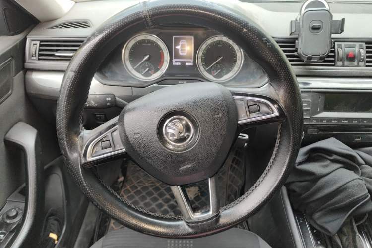 Used Skoda Superb 2018 TSI280 DSG Standard Edition China VI Steering Wheel