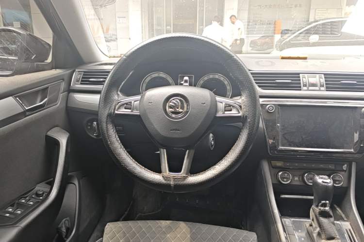 Used Skoda Superb 2018 TSI330 DSG Comfort Edition China VI Standard Steering Wheel
