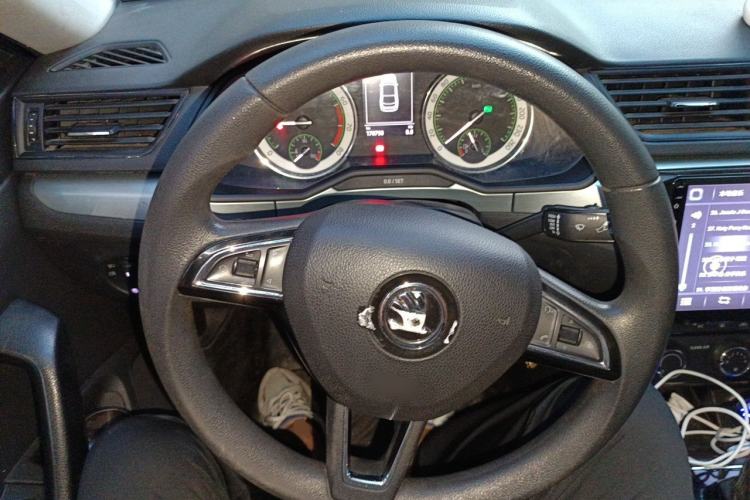 Used Skoda Superb 2018 TSI280 DSG Standard Edition China V Emission Standard Steering Wheel