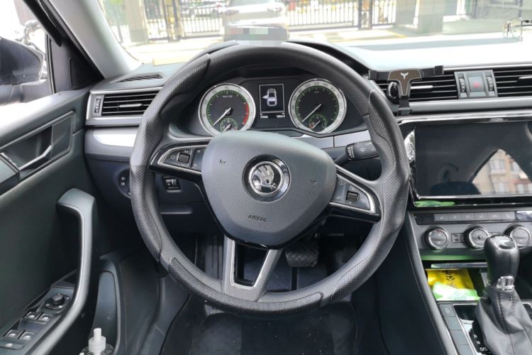 Used Skoda Superb 2018 TSI330 DSG Comfort Edition China VI Standard Steering Wheel
