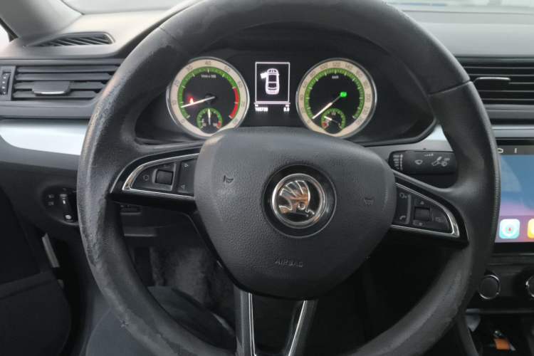 Used Skoda Superb 2018 TSI280 DSG Comfort Edition China VI Standard Steering Wheel