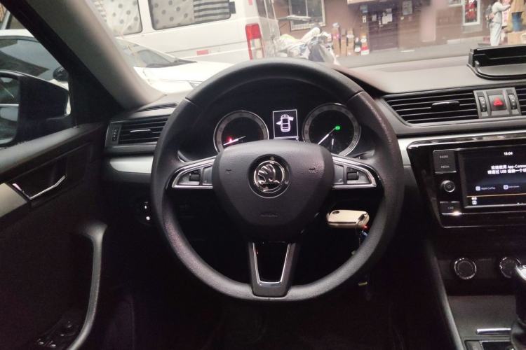 Used Skoda Superb 2018 TSI280 DSG Standard Edition China V Emission Standard Steering Wheel