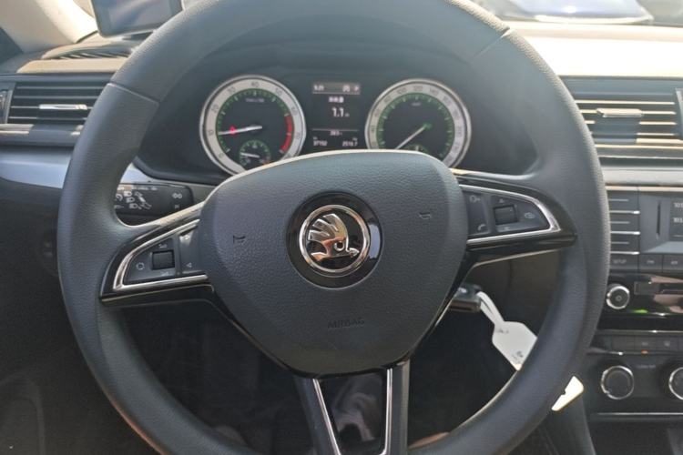 Used Skoda Superb 2018 TSI280 DSG Standard Edition China V Emission Standard Steering Wheel