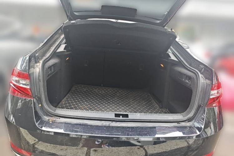 Used Skoda Superb 2018 TSI330 DSG Comfort Edition China VI Standard Trunk