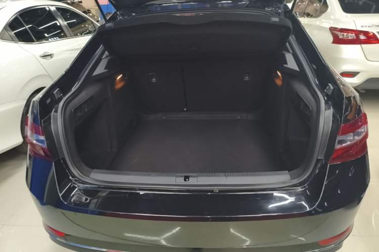Used Skoda Superb 2018 TSI330 DSG Comfort Edition China V Standard Trunk