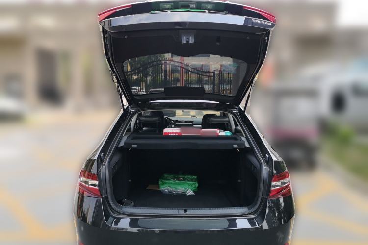Used Skoda Superb 2018 TSI330 DSG Comfort Edition China VI Standard Trunk