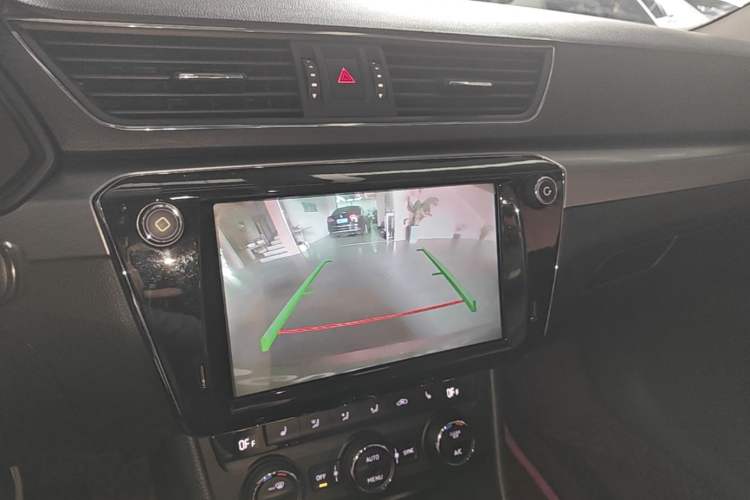 Used Skoda Superb 2018 TSI280 DSG Comfort Edition China V Standard Audio And AC Panel