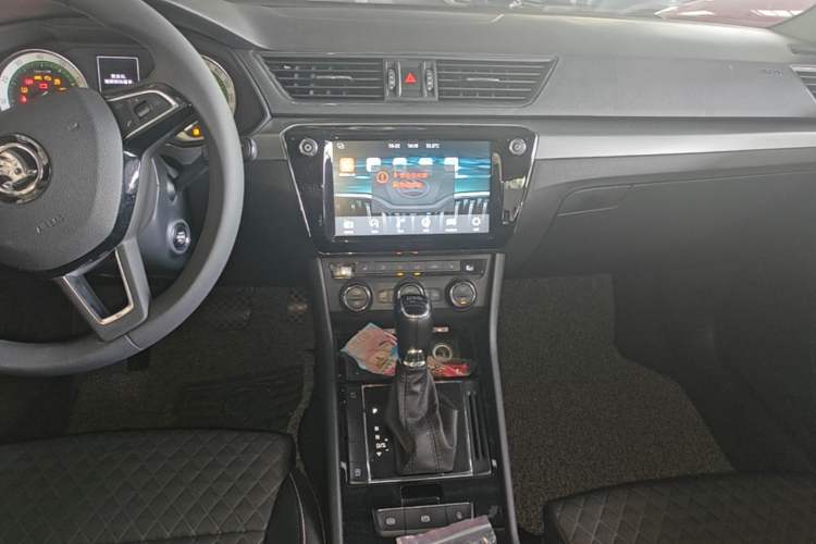 Used Skoda Superb 2018 TSI330 DSG Comfort Edition China VI Standard Audio And AC Panel