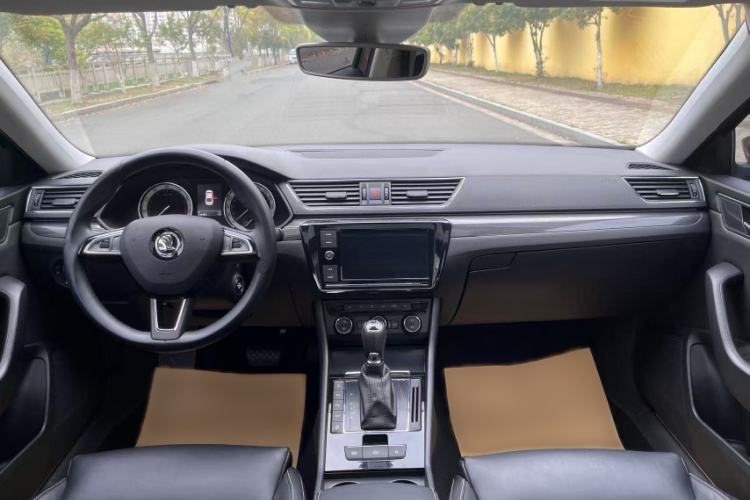 Used Skoda Superb 2018 TSI330 DSG Luxury Edition China V Standard Audio And AC Panel