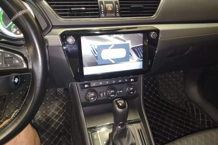 Used Skoda Superb 2018 TSI330 DSG Comfort Edition China V Standard Audio And AC Panel