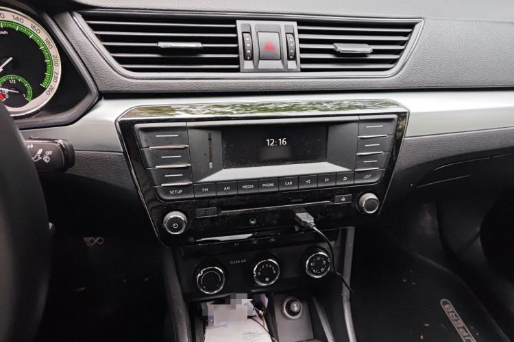 Used Skoda Superb 2018 TSI280 Manual Standard Edition China V Standards Audio And AC Panel